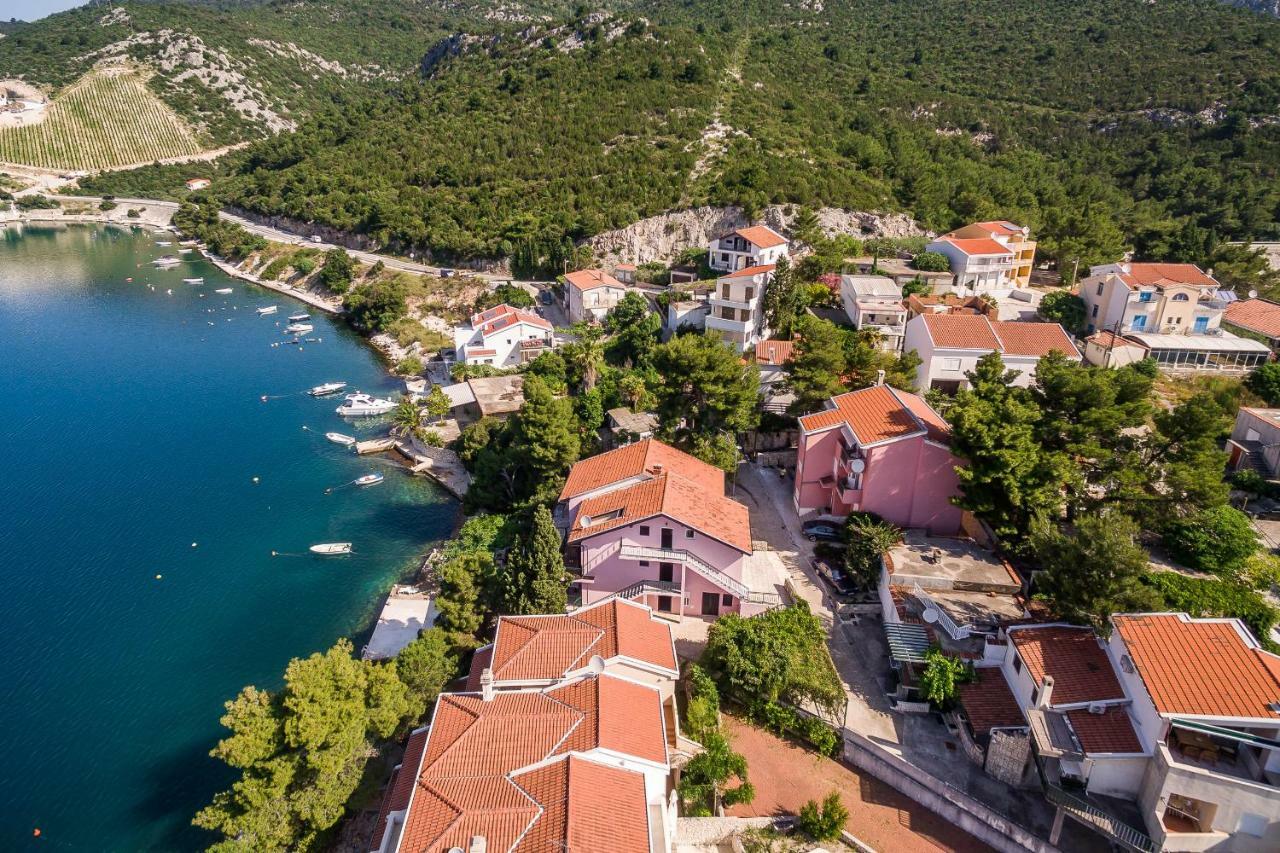 Apartmani Marina クレック エクステリア 写真