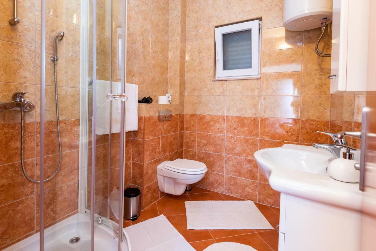 Apartmani Marina クレック エクステリア 写真