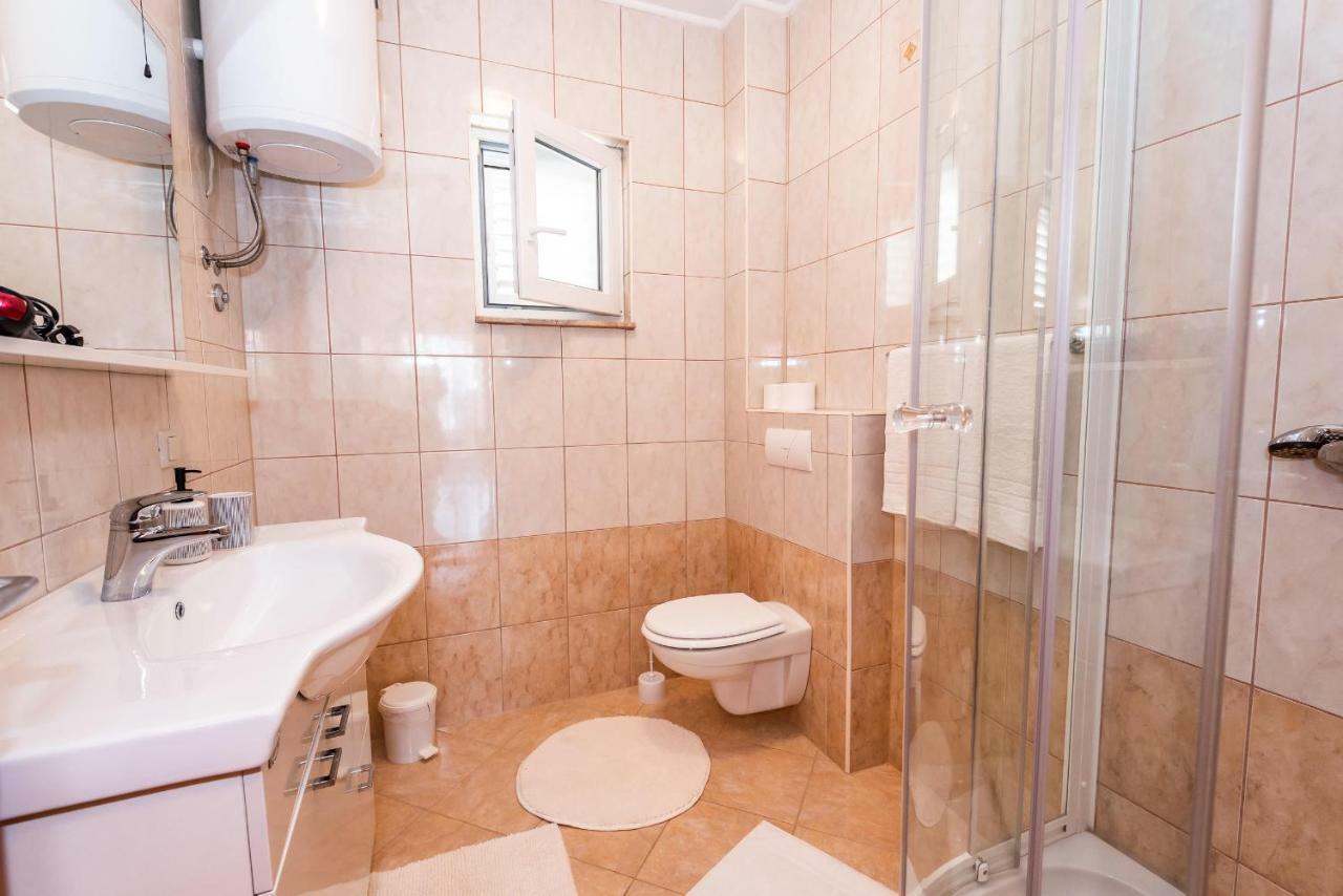 Apartmani Marina クレック エクステリア 写真