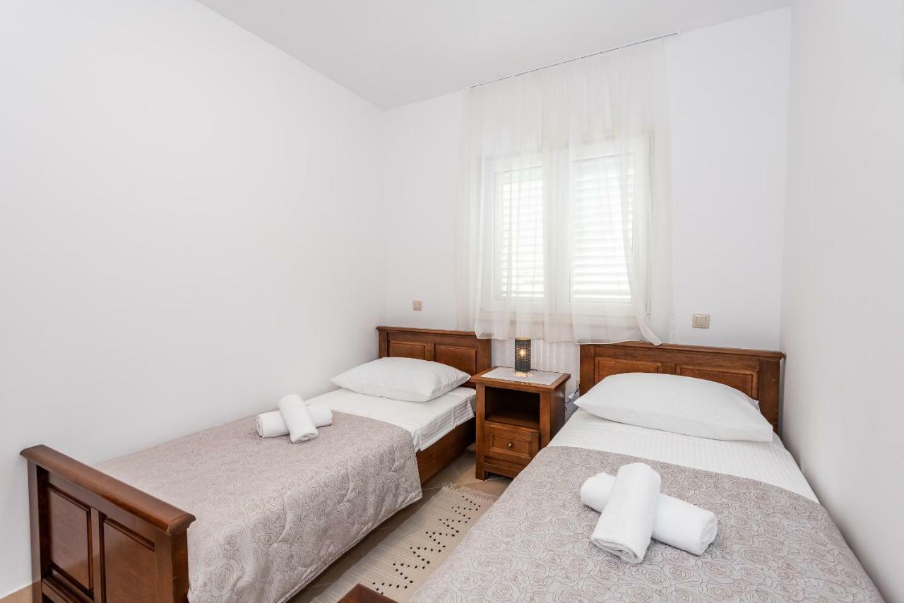 Apartmani Marina クレック エクステリア 写真