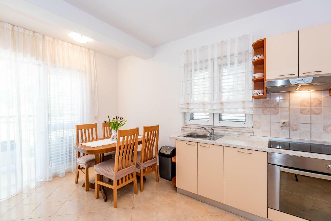 Apartmani Marina クレック エクステリア 写真