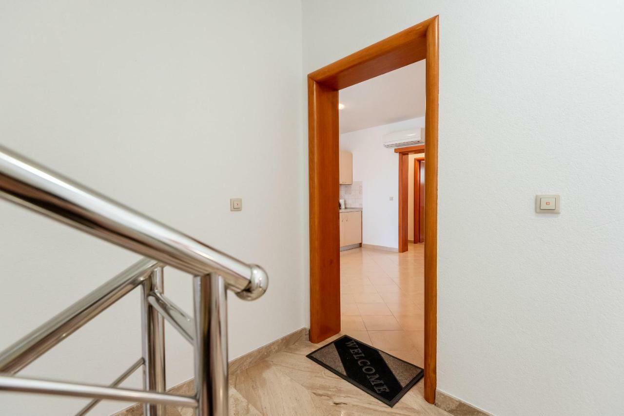 Apartmani Marina クレック エクステリア 写真