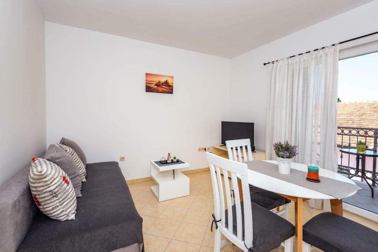 Apartmani Marina クレック エクステリア 写真