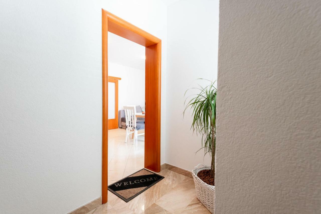 Apartmani Marina クレック エクステリア 写真