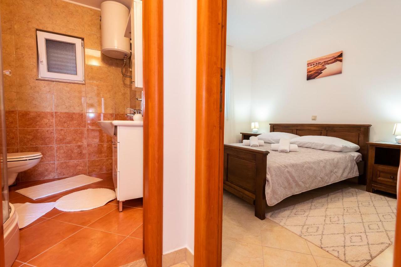 Apartmani Marina クレック エクステリア 写真
