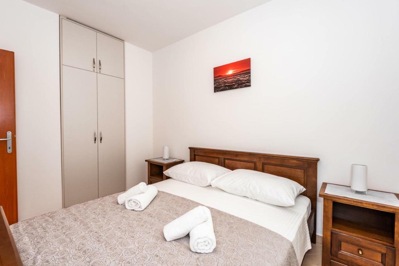 Apartmani Marina クレック エクステリア 写真