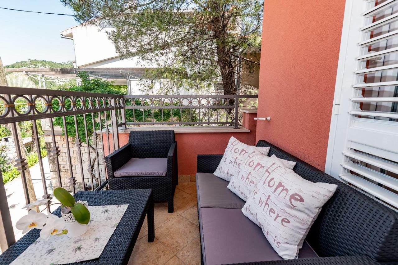 Apartmani Marina クレック エクステリア 写真