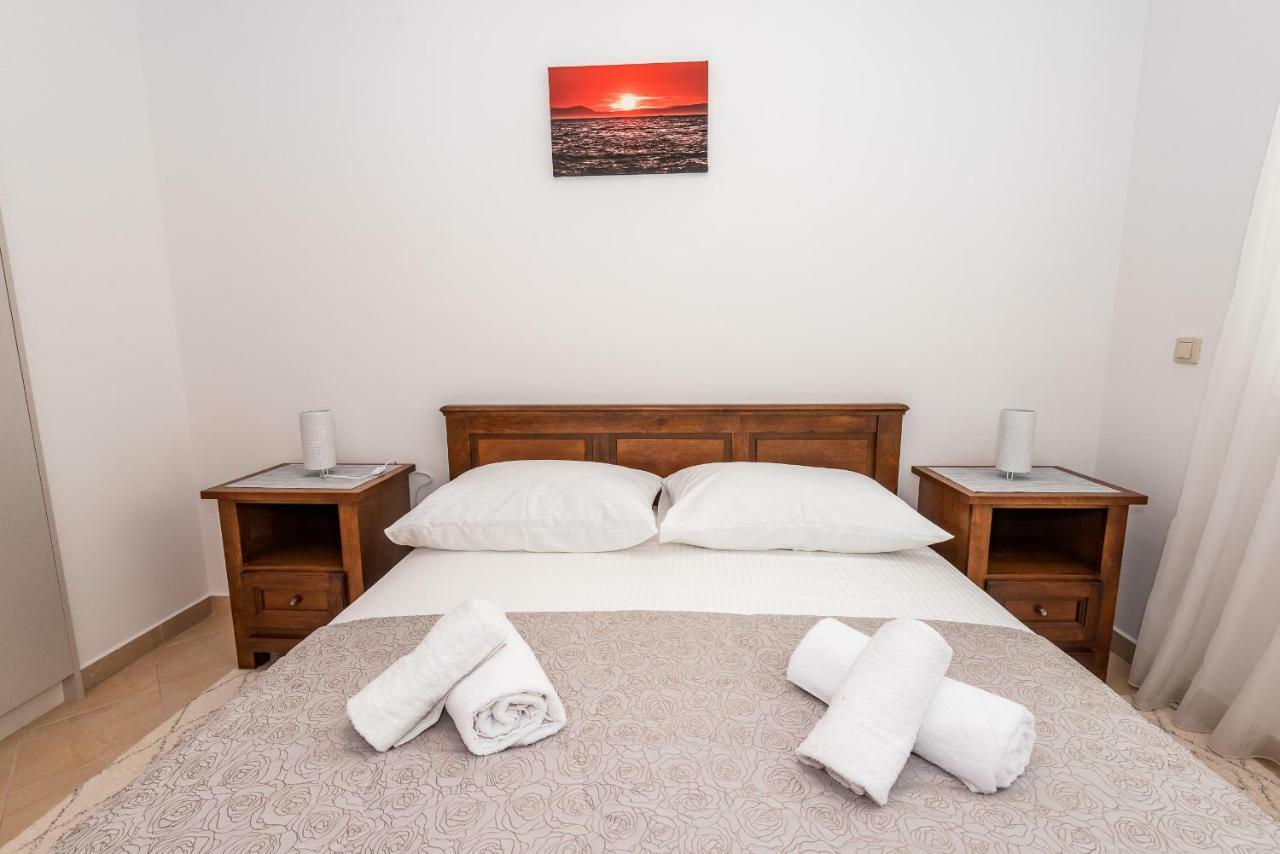 Apartmani Marina クレック エクステリア 写真
