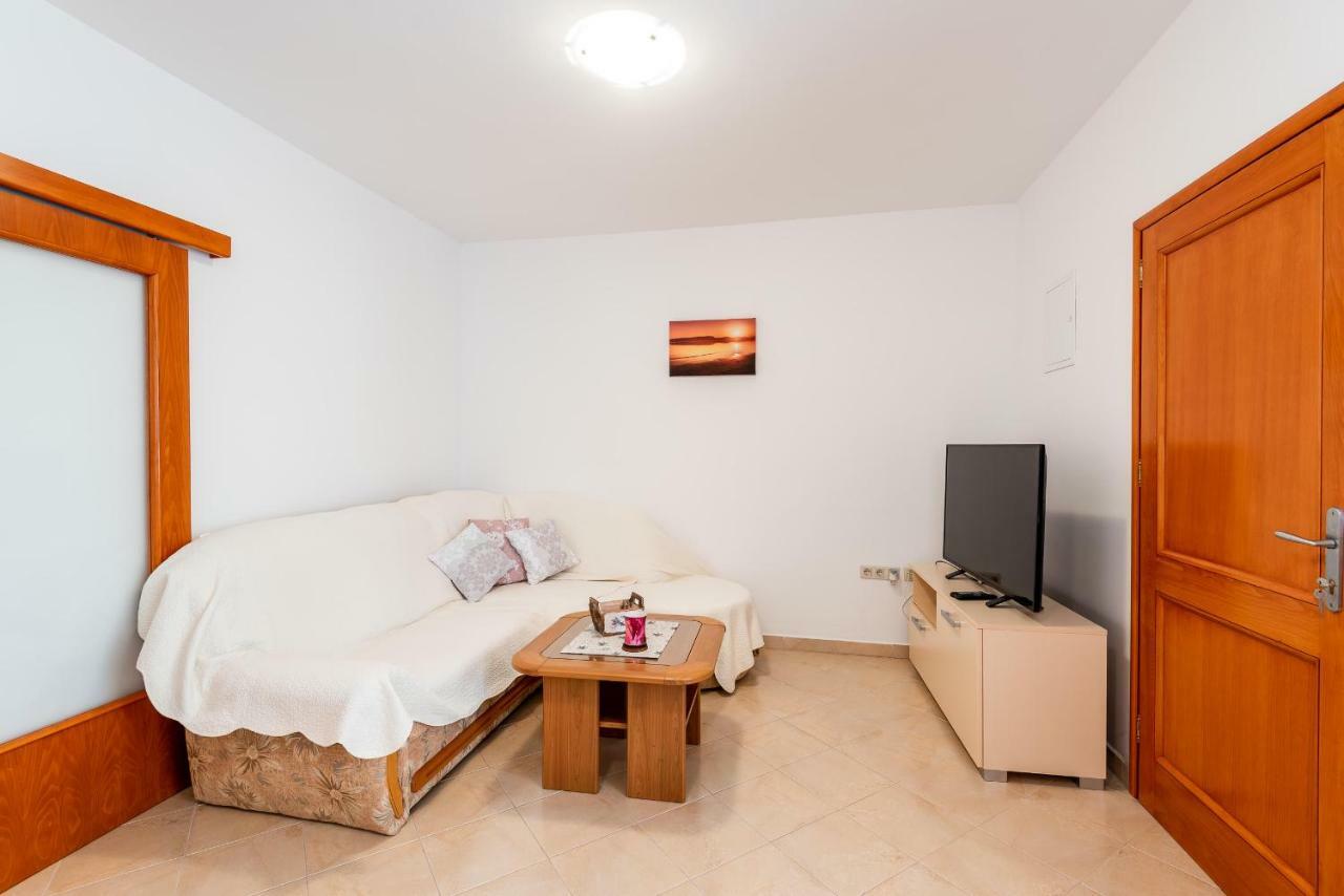 Apartmani Marina クレック エクステリア 写真