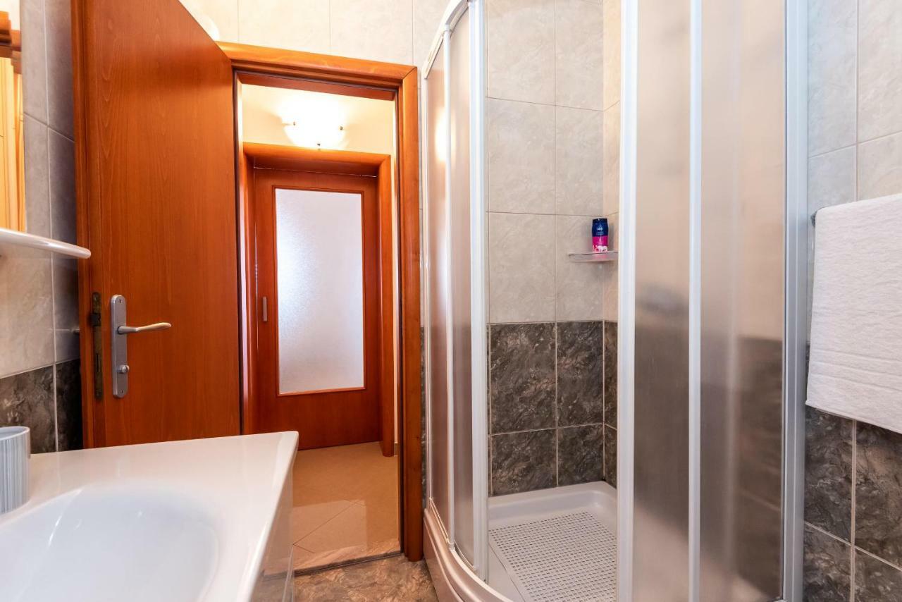 Apartmani Marina クレック エクステリア 写真