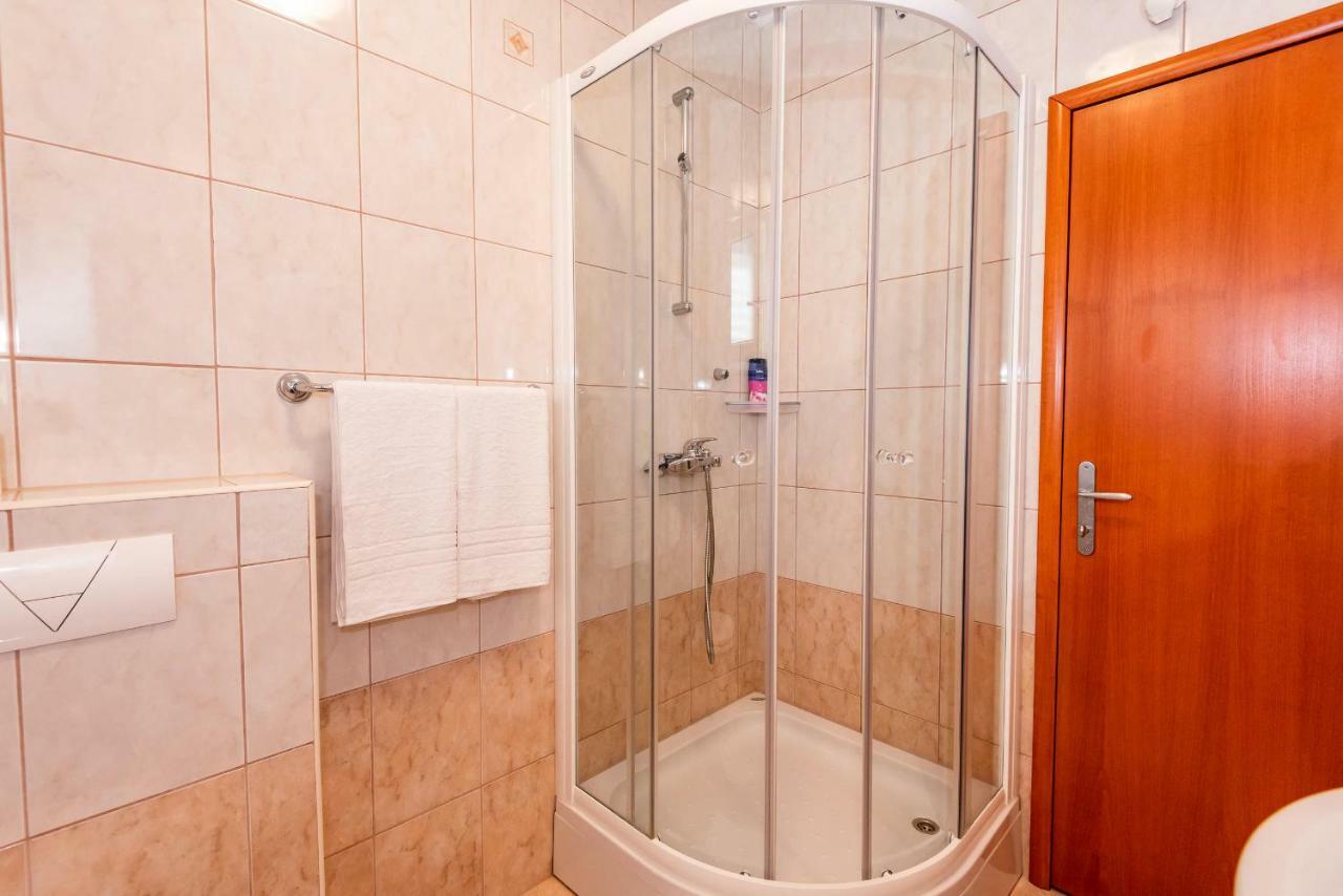 Apartmani Marina クレック エクステリア 写真