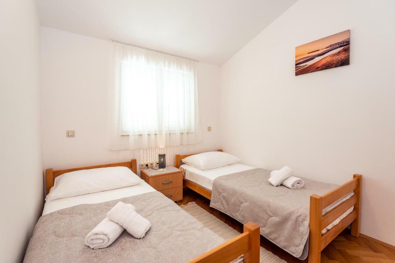 Apartmani Marina クレック エクステリア 写真