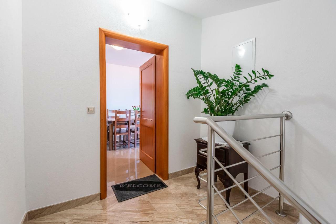 Apartmani Marina クレック エクステリア 写真