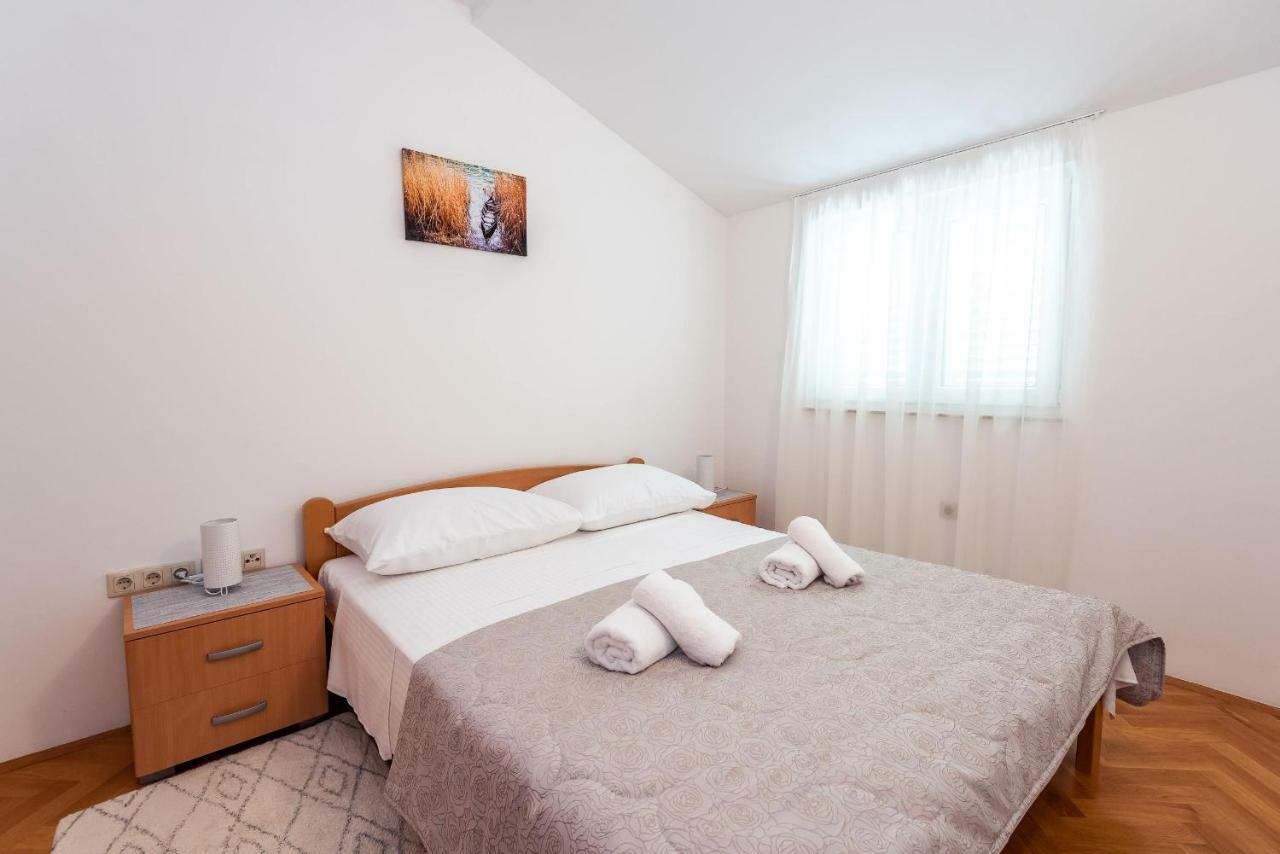 Apartmani Marina クレック エクステリア 写真