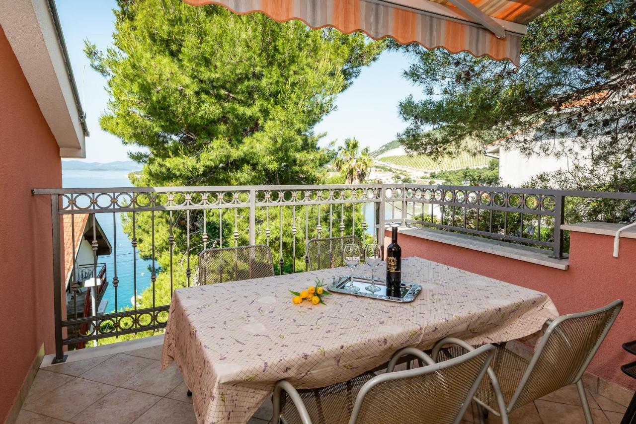 Apartmani Marina クレック エクステリア 写真