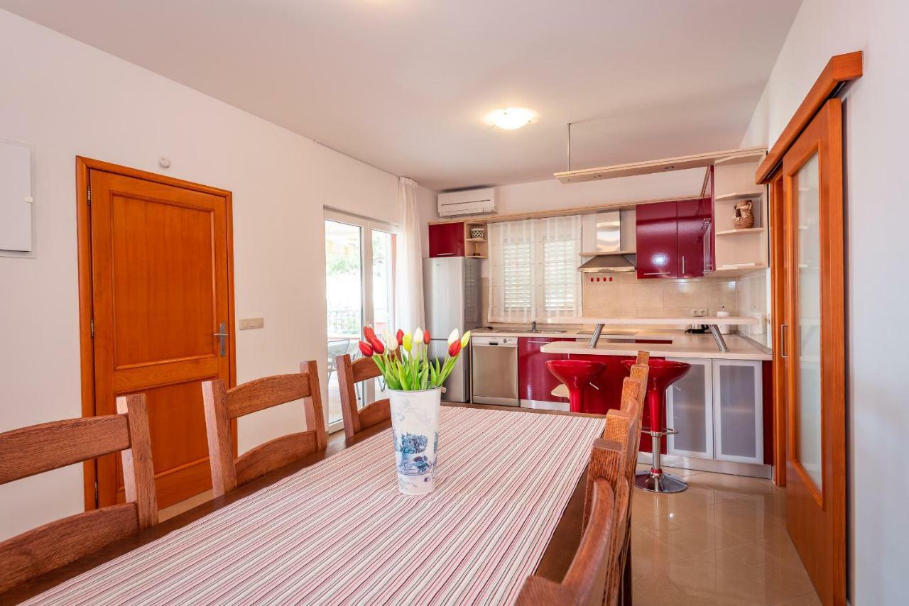 Apartmani Marina クレック エクステリア 写真