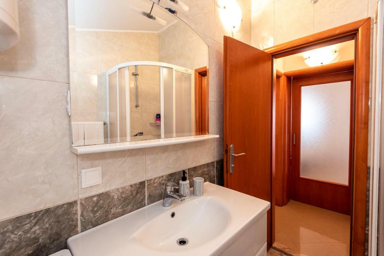 Apartmani Marina クレック エクステリア 写真